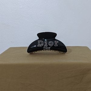 Dior hair clip